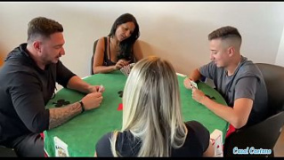 [De, Era Jogar Carta, Troca] A Ideia Era Jogar Carta MAS Acabamos Fodendo Fazendo Uma Troca De Casal